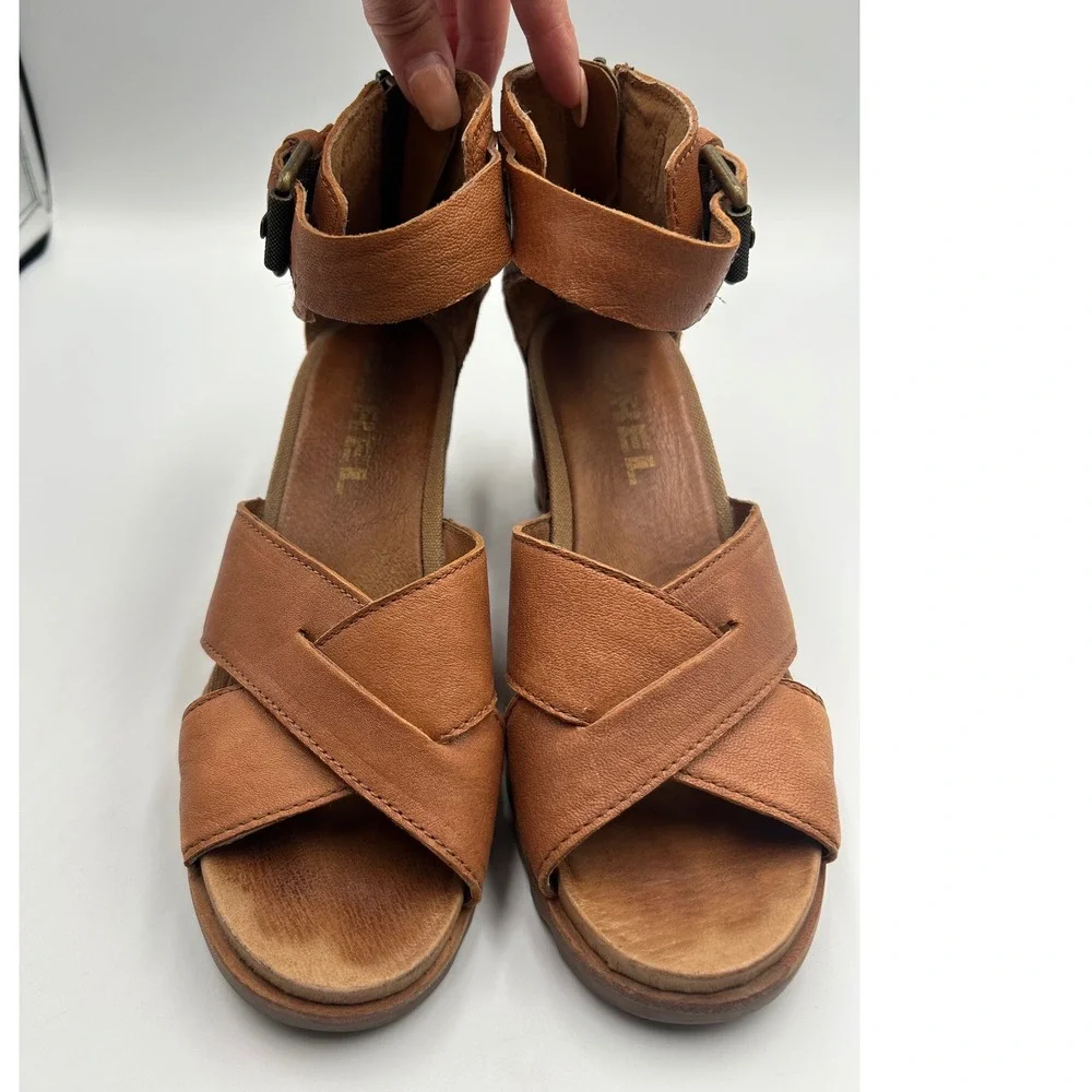 Sorel Joanie Sandal II Tan Leather Wedge Criss Cross Ankle Strap Size 8